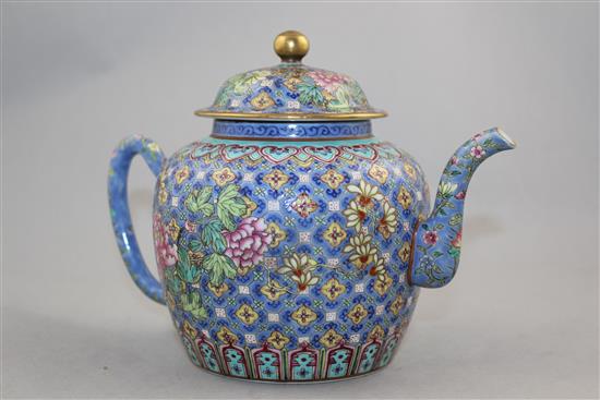 A Chinese famille rose enamelled porcelain wine pot and cover, 15cm